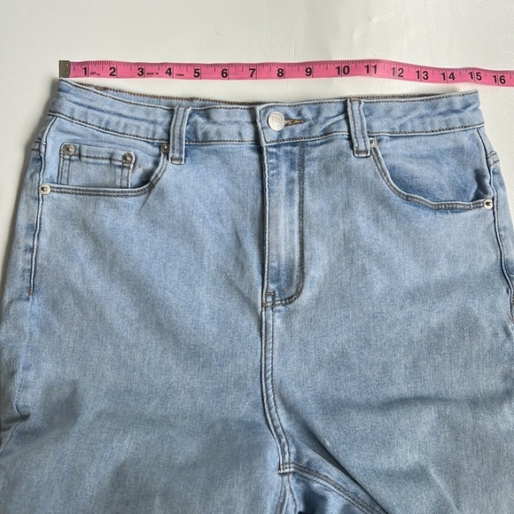 MESHKI Straight Lightwash Jeans - Picture 7 of 10